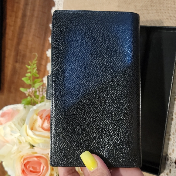 🎉SOLD🎉 Excellent condition and Authentic  CHANEL bifold kisslock wallet - Picture 4 of 13